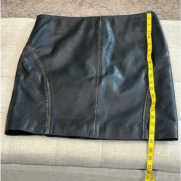 DKNY Limited Edition Distressed 100% Black Leather Miniskirt /NWT /Size Medium - Picture 7 of 9